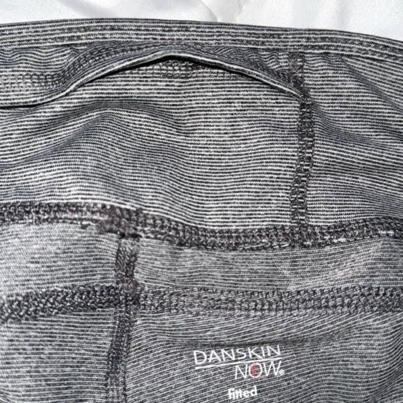 Danskin Now Womens Gray Ruched Capri Leggings Size M - Picture 3 of 11